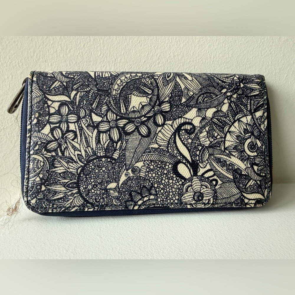 Sakroots Artist Circle Zip Around Wallet – Blue Floral - Picture 3 of 4